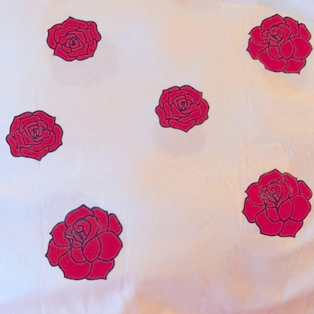 WHITE TOP RED ROSE PRINT CROP T-SHIRT RELAX FIT - Picture 3 of 8